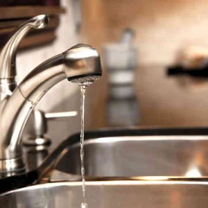 Grifo monomando cromado para lavabo